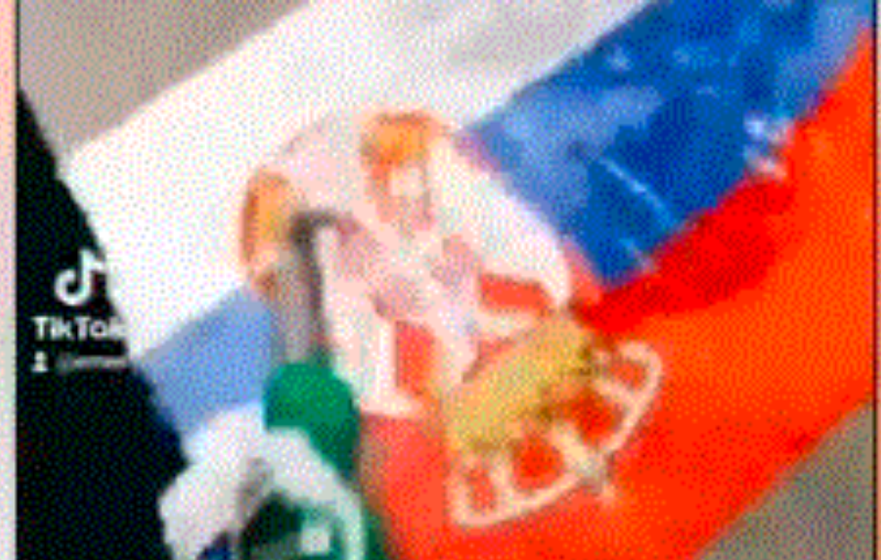 SKANDALOZNI SNIMAK: Usred Srbije podigao ALBANSKU ZASTAVU, a onda SRPSKU trobojku POLIO BENZINOM I ZAPALIO! (VIDEO)


